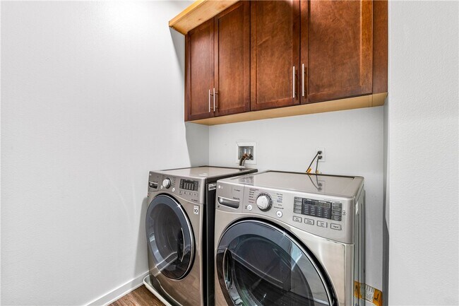 Building Photo - 664 Colorado Cir