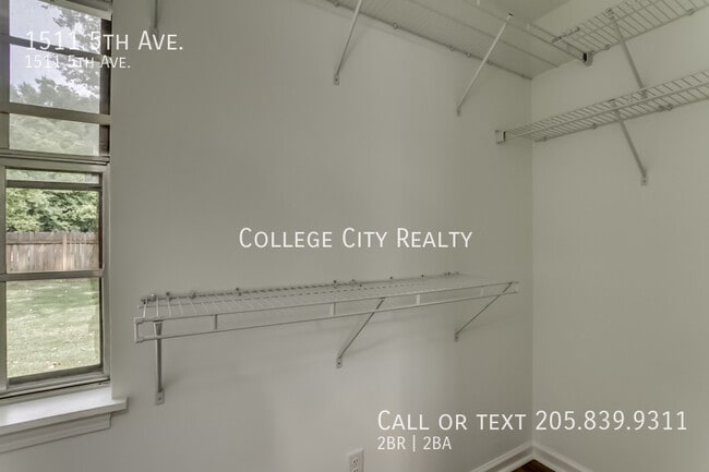 Building Photo - 1511 5th Ave