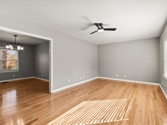 Building Photo - 1403 Lowell Dr SE