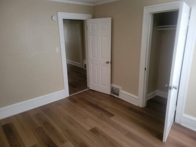 Building Photo - 3035n10tStM