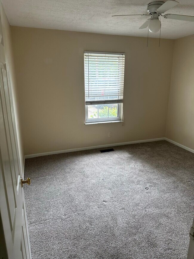 Building Photo - 415 Ridgewood Ln