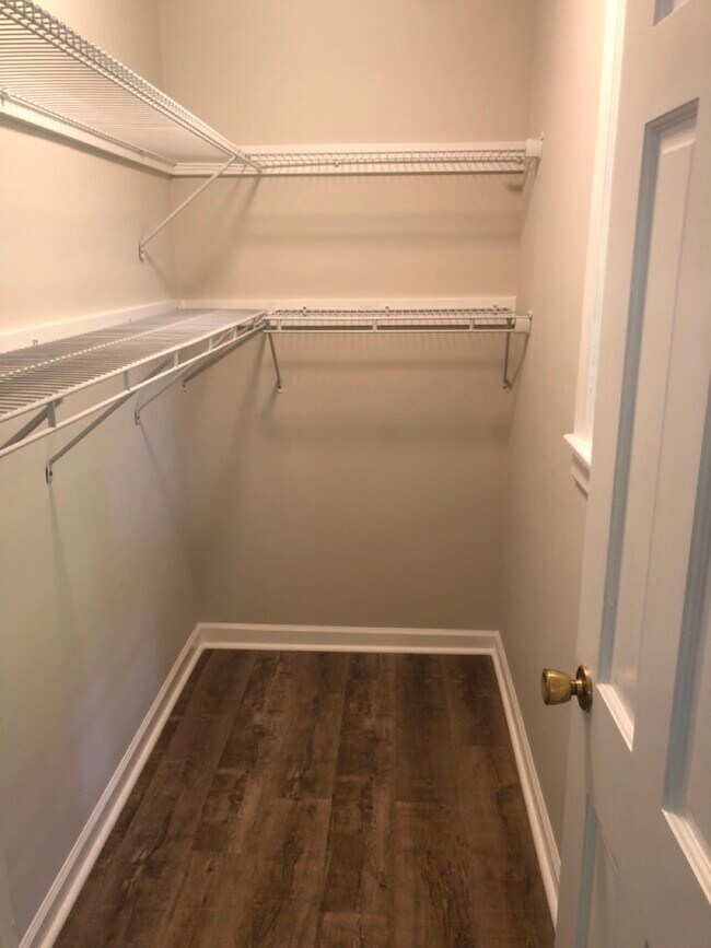 Building Photo - 609 Sunset Ave