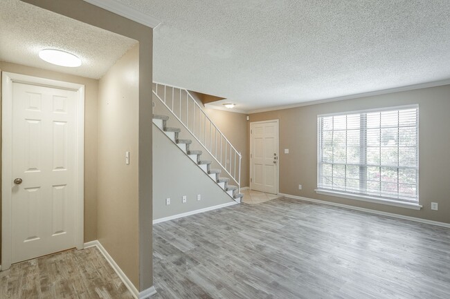 Building Photo - 741 S Germantown Cir