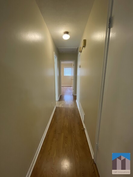 Building Photo - 2595 Woodland Dr NW