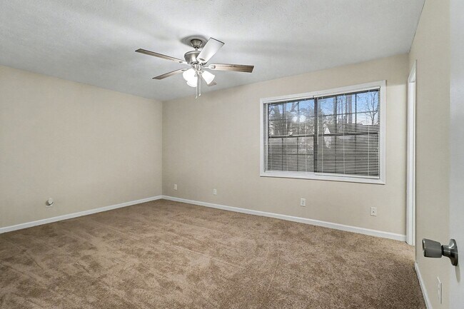 Building Photo - Renovated 3 Bedroom 2 Bath Home