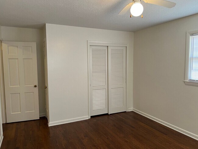 Building Photo - 717 A Grove Avenue, Raleigh- Bev Roberts R...