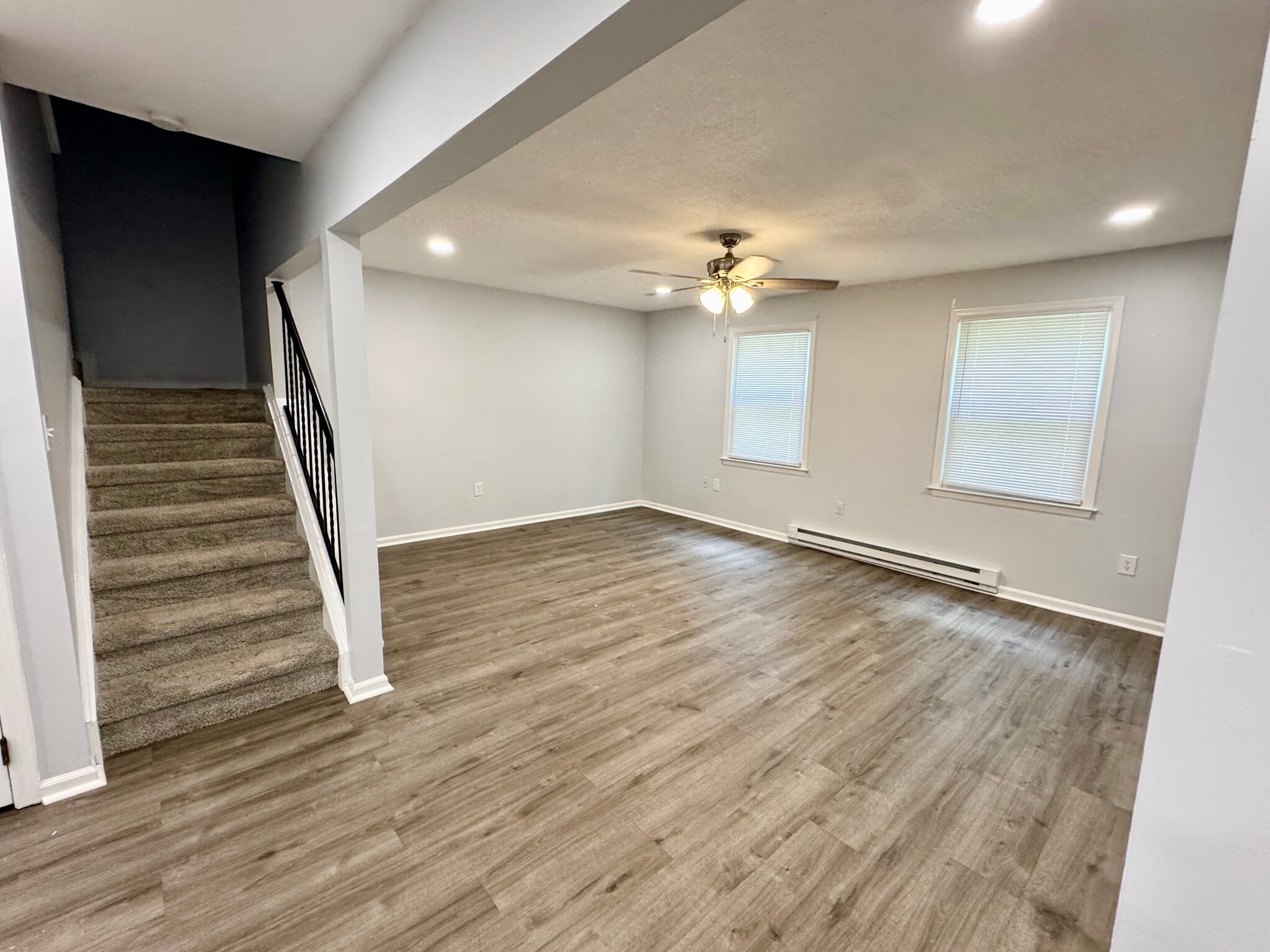 Living room - 1984 Cricklewood Cv