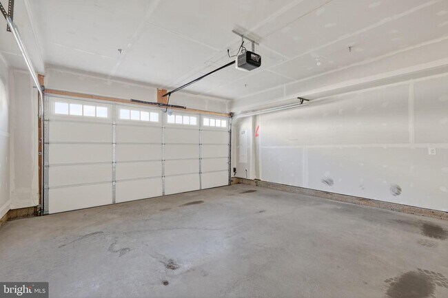 Building Photo - 1023 Flester Ln