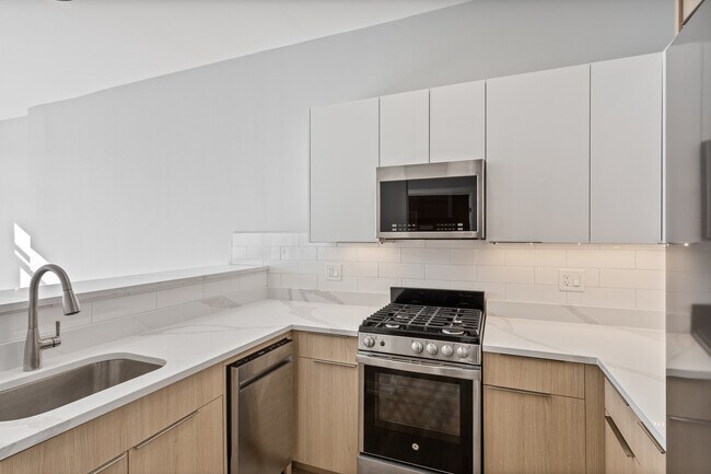 Building Photo - 1625 W Howard St