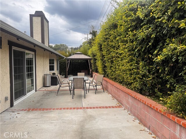 Building Photo - 925 Royal Oaks Dr