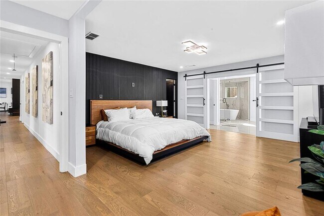 Building Photo - 915 Lost Forest Dr NW