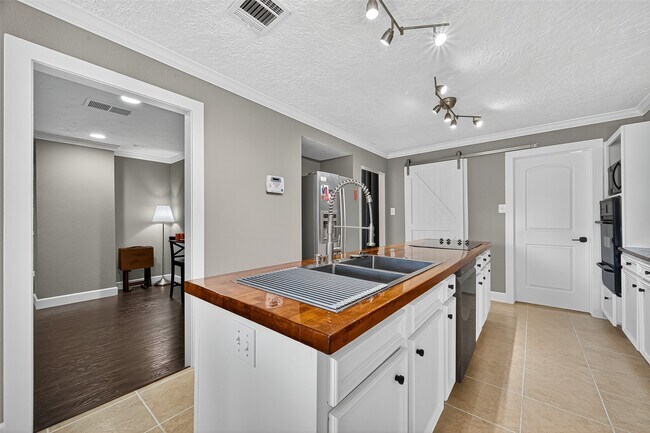 Building Photo - 5815 Green Terrace Ln