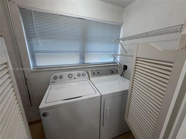 Building Photo - 1540 NW 93rd Ave