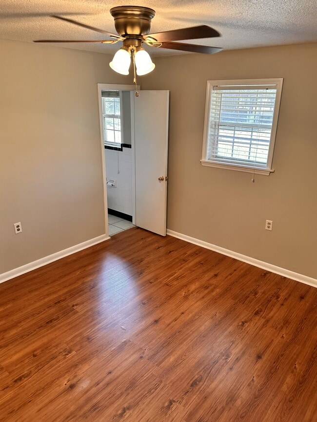 Building Photo - 406 Rutland Rd