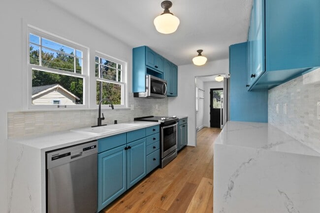 Building Photo - 2Bd/1Ba Seattle Duplex