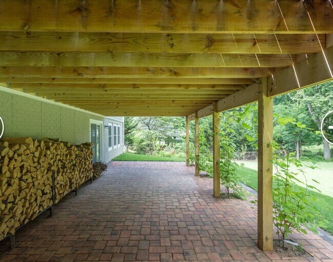 entire basement apartment on the grand - 2216 Laurel Ridge Rd