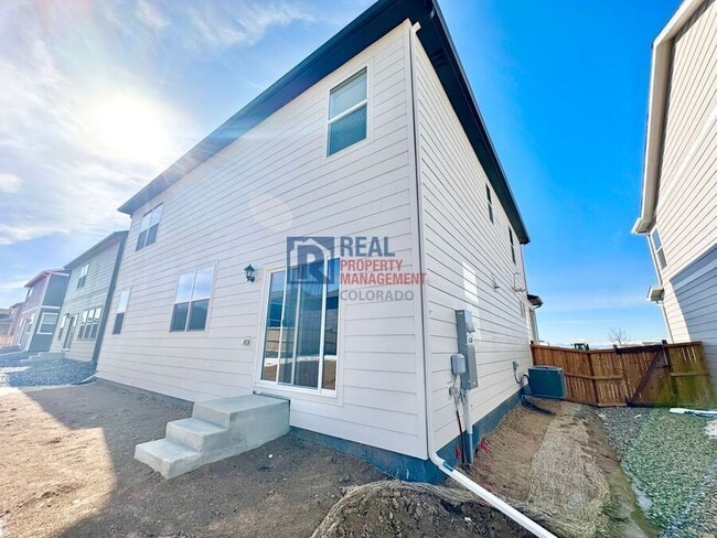 Building Photo - 778 N Clubview St