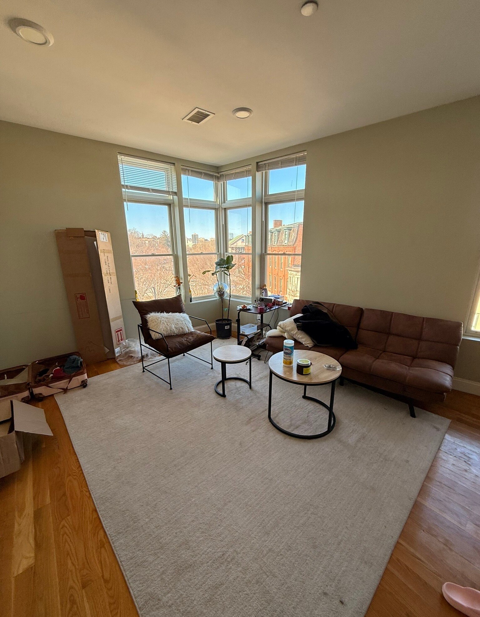 Building Photo - 128 Roxbury St