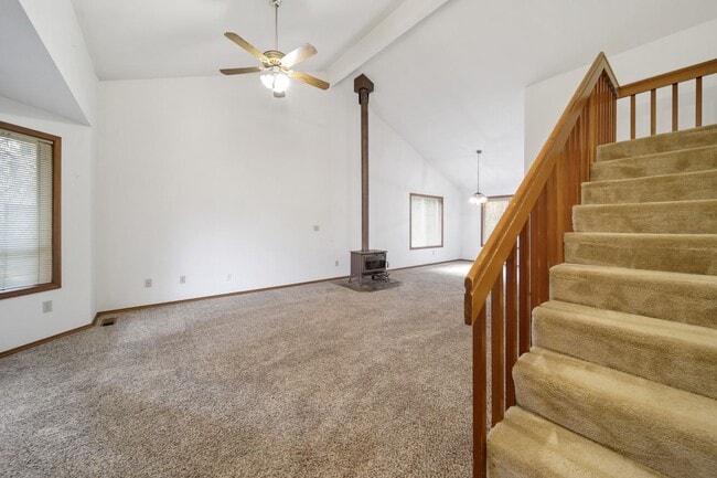 Building Photo - MOVE IN READY! Lake Forest home - 3 bedrooms - North Thurston School District