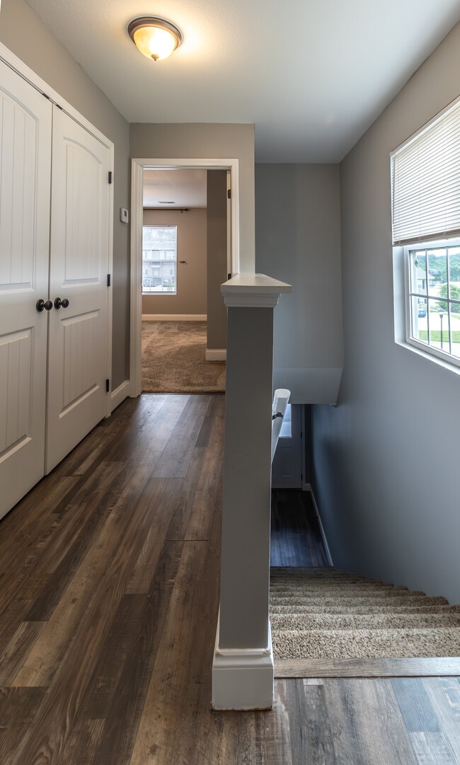 Building Photo - 926 Warrior Hill Dr