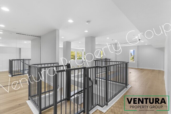 Building Photo - Spacious 2-Bedroom Condo with 2 Full Baths in Oxnards Channel Island