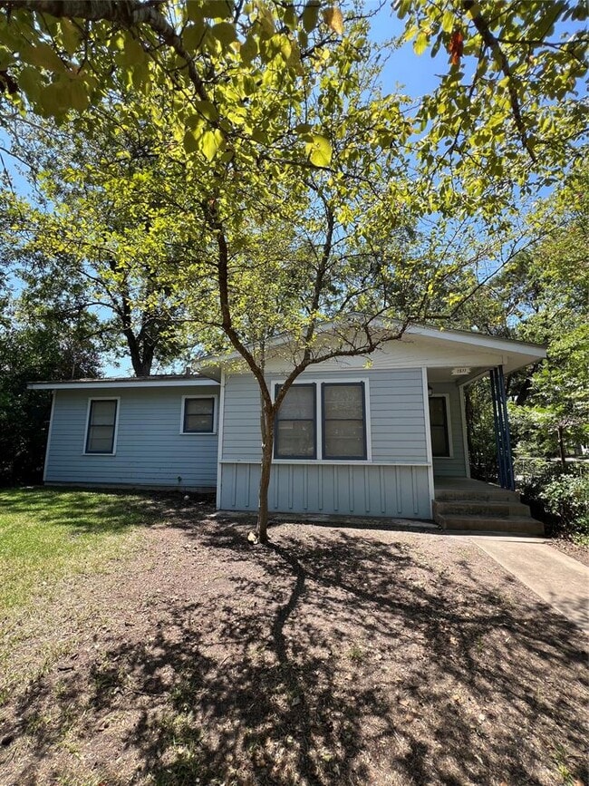 Building Photo - 1511 Romeria Dr