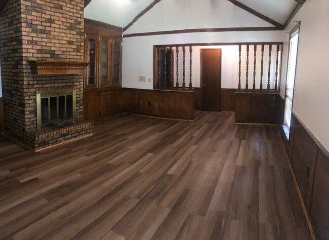 Building Photo - 110 Boxwood Pl N