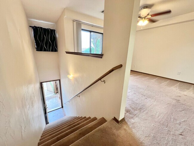Building Photo - ?Cute Upstairs Condo Near Quail Springs Ma...