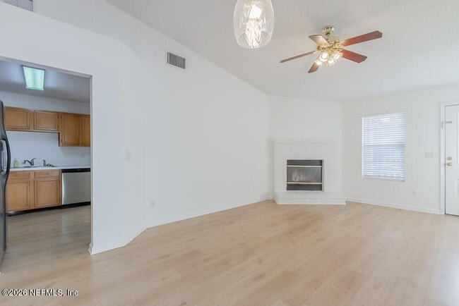 Building Photo - 563 Staffordshire Dr E