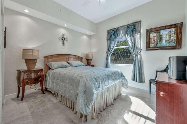 Building Photo - 1640 Presidential Way