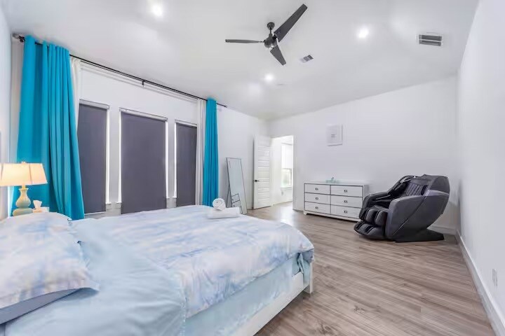 primary bedroom - 2802 Campbell St