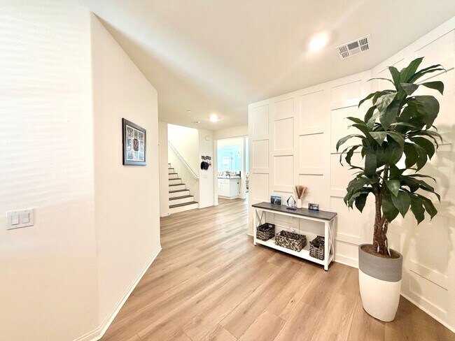 Building Photo - Resort-Style Pool Home with Mother-in-Law Suite,  RV Access & Included SOLAR Near Heritage Lake