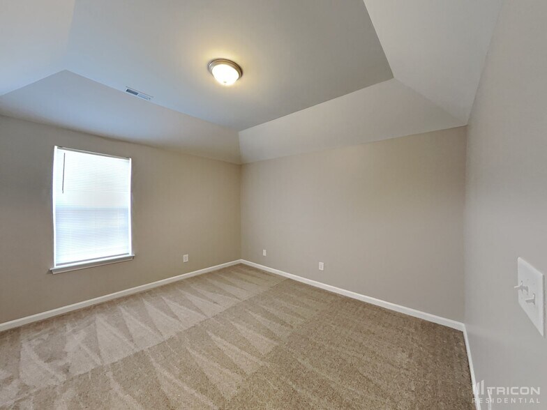 Building Photo - 1916 Lexington Ave