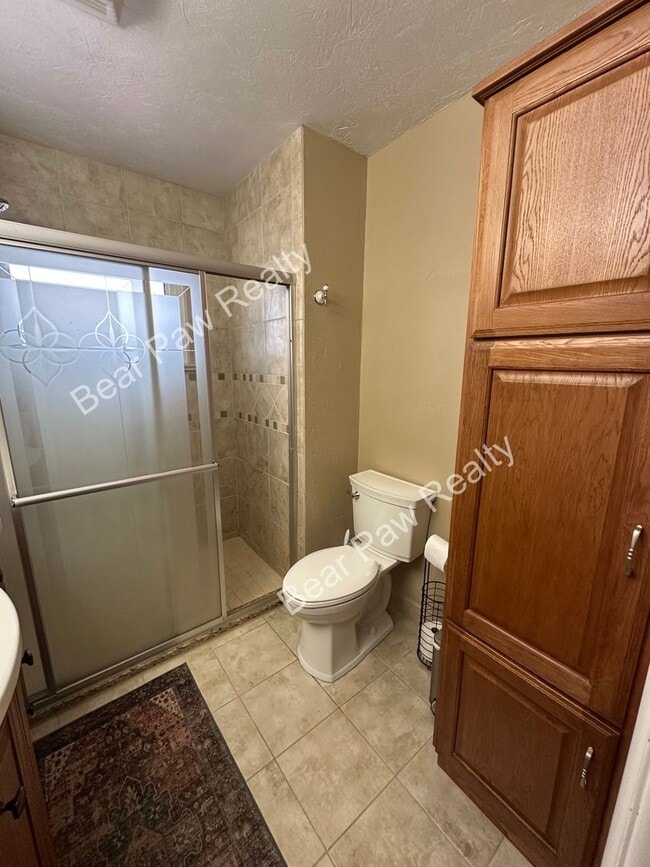 Building Photo - 609 Vista Ln