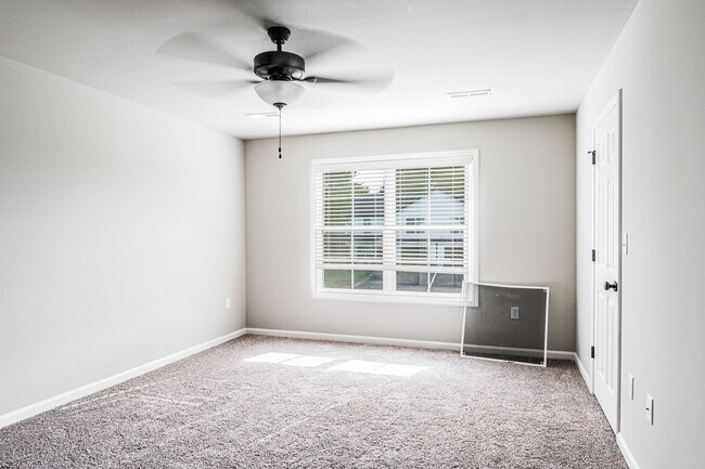 Building Photo - 245 Whispering Hills Blvd