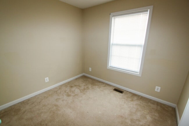 Building Photo - Mills Farm Townhome