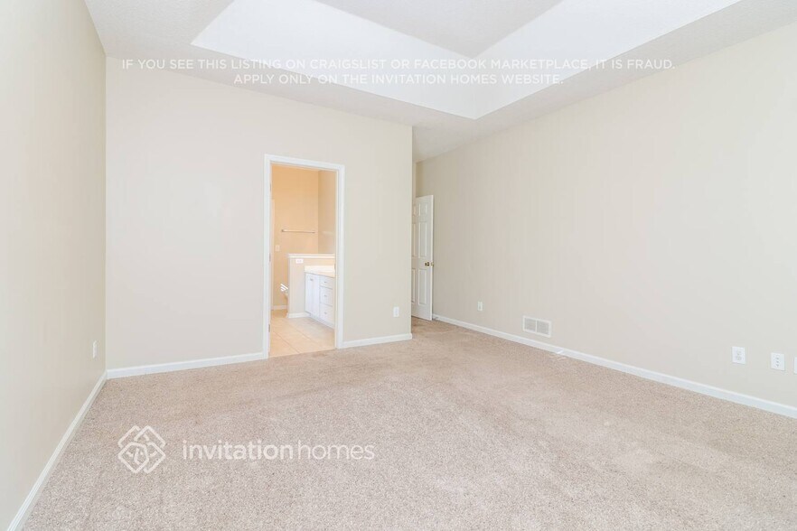 Building Photo - 960 Soaring Dr NE