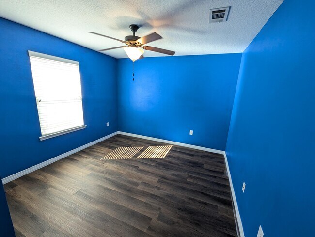 Building Photo - 8430 Island Dr