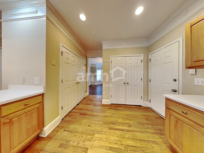 Building Photo - 1905 Ascot Terrace NW