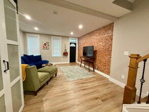 Building Photo - 521 Locust St