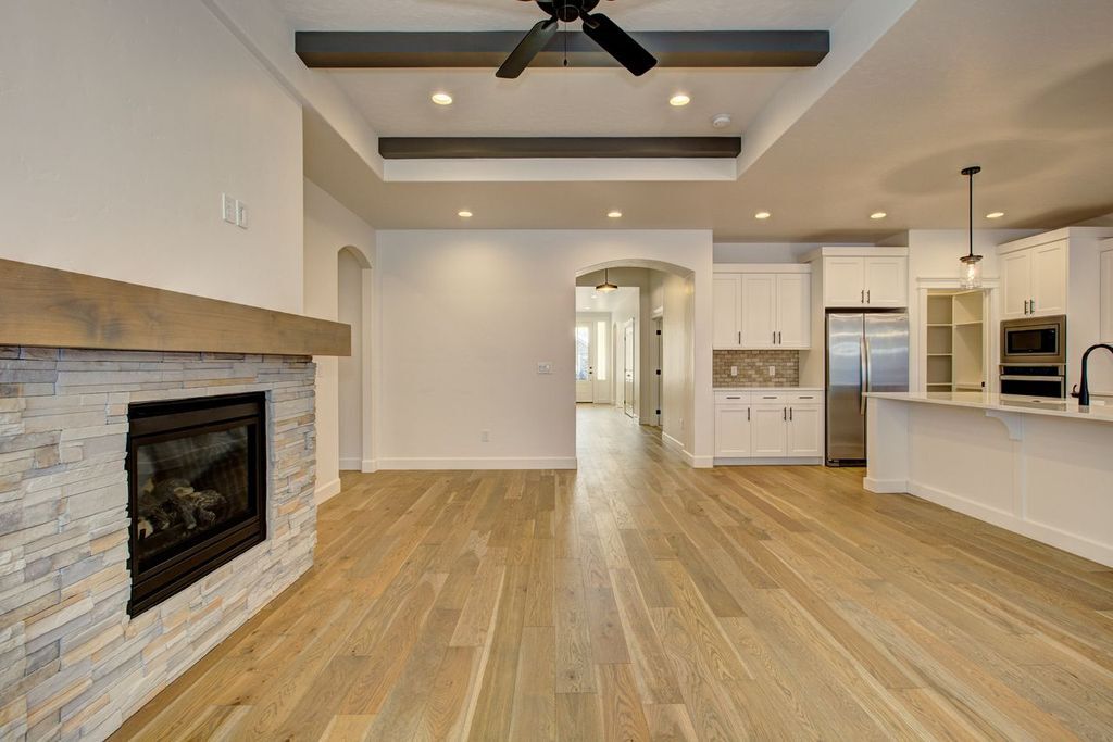 Living Room - 538 S Prospector Ln