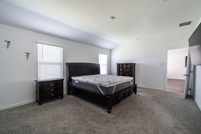 Building Photo - 8730 Anacua Dr