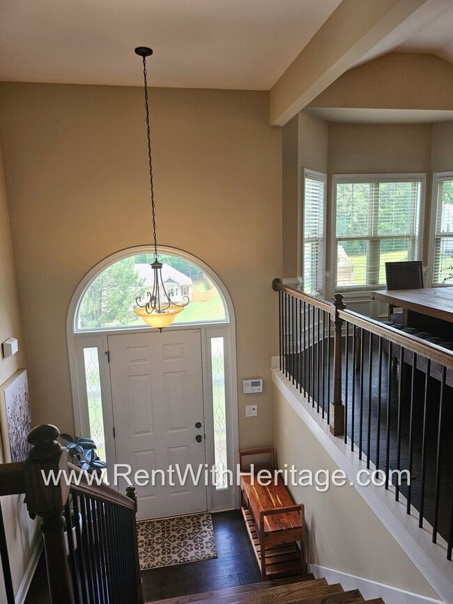 Building Photo - Gorgeous 3 bd / 2 bath / Attention to Deta...
