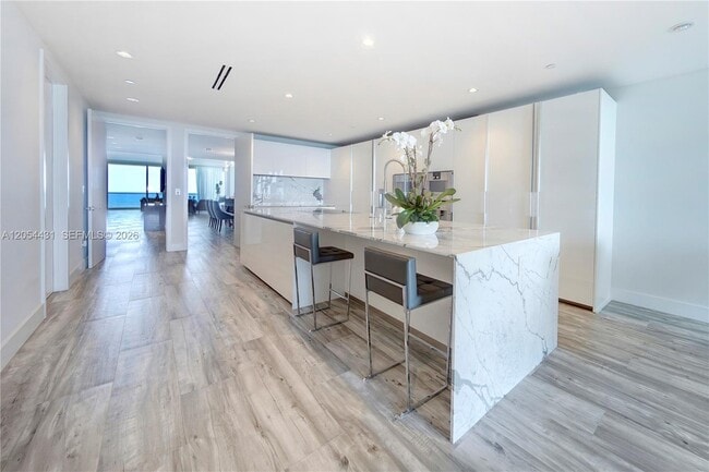 Building Photo - 10203 Collins Ave