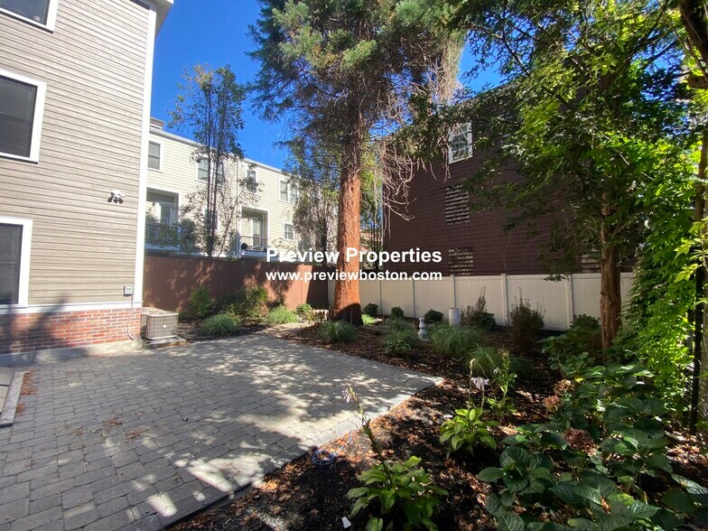 Building Photo - 14 Lopez Ave