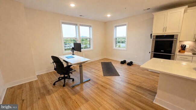 Building Photo - 44768 Tiverton Sq