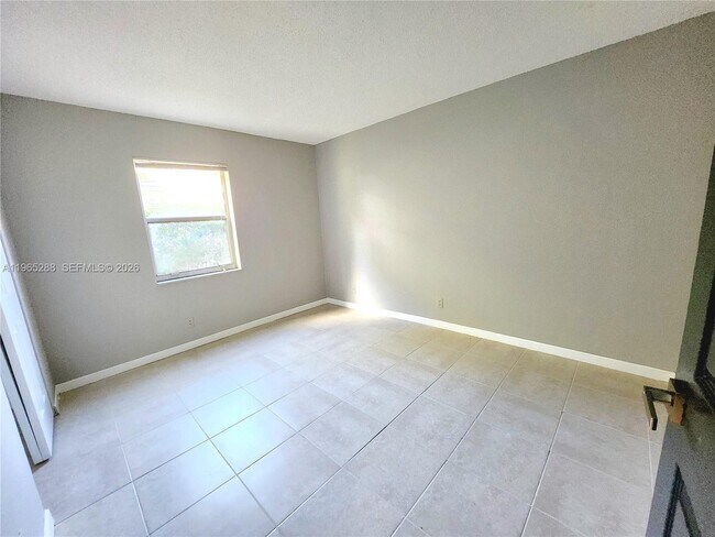 Building Photo - 191 SW 15th St