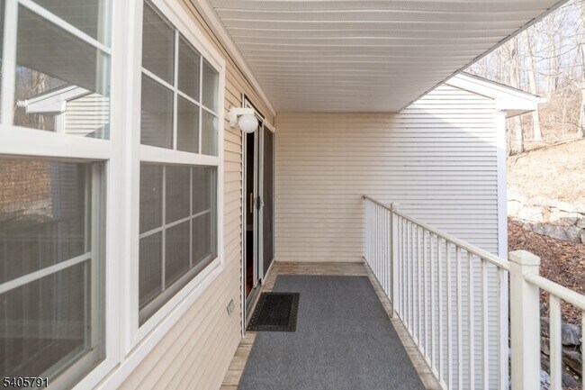 Building Photo - 52 Brookside Ln