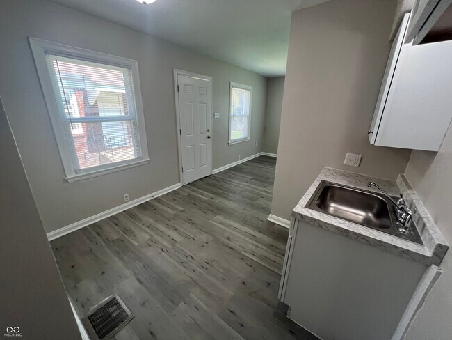 Building Photo - 614 N Moreland Ave
