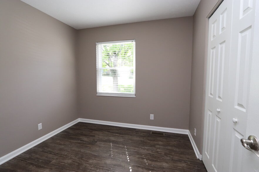 Building Photo - 6810 Village Green Blvd